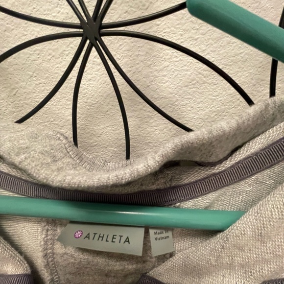 Athleta Hooded Zip Up Sleeveless Jacket - Picture 4 of 6